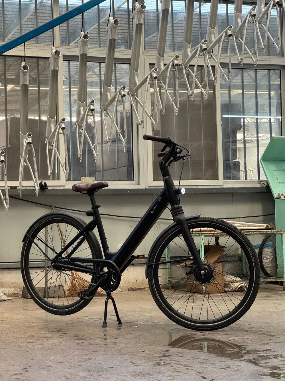 Aerospace-grade aluminium frame